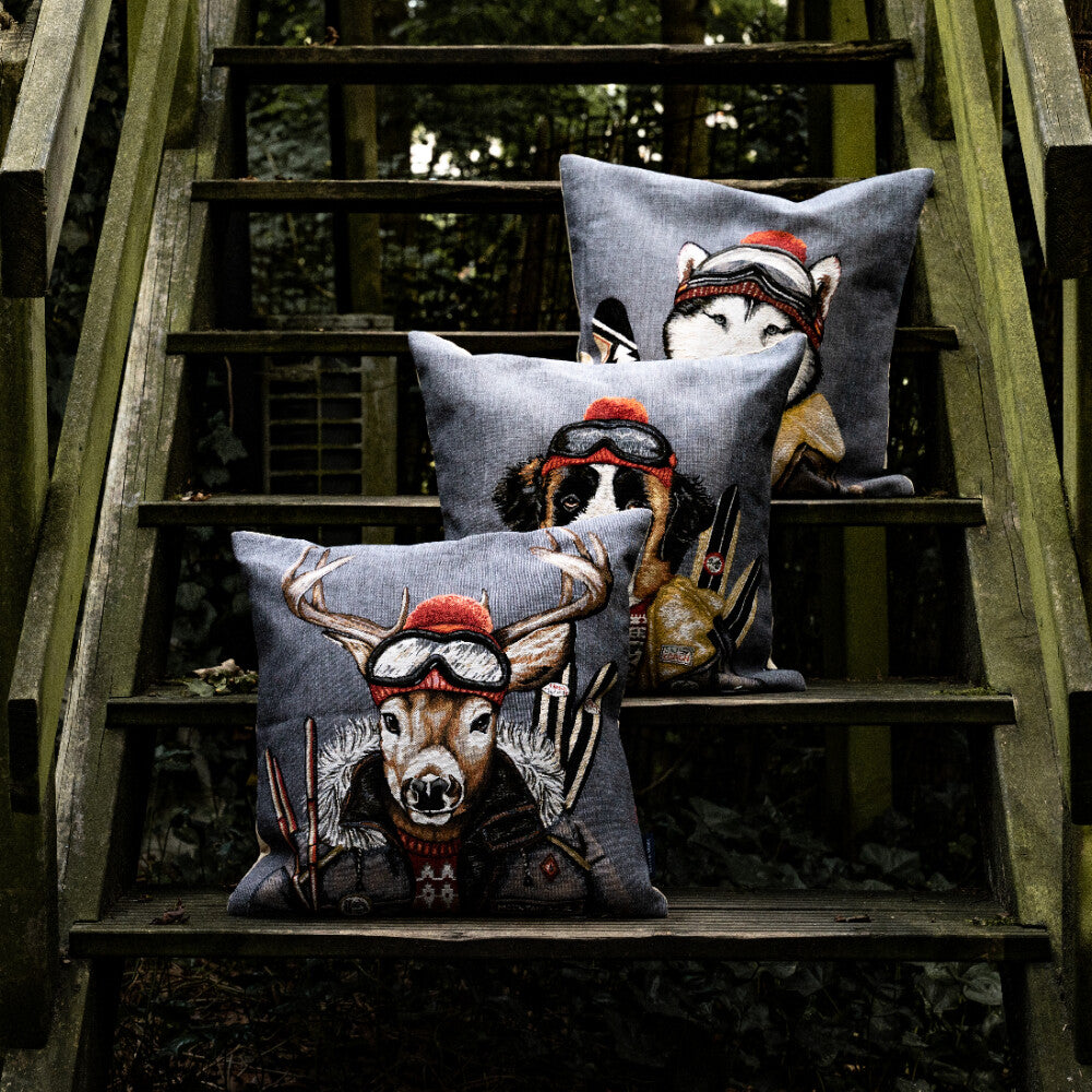 Gobelin Pillow - St. Bernard Ski Friends